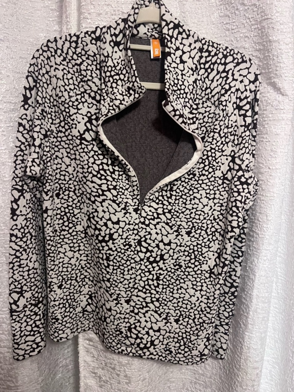 Lucy Black and White Patterned Zip-Up Sweater